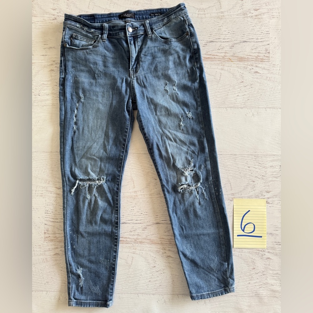 Judy Blue Jeans. Size 15/32. Gently loved 💙